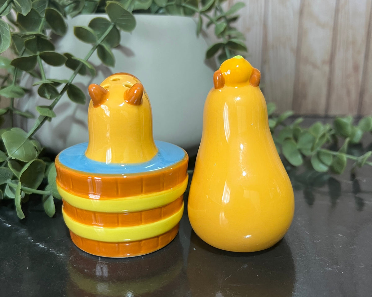 Capybara salt and pepper shakers designed in playful yellow ceramic, adding charm to dining tables.